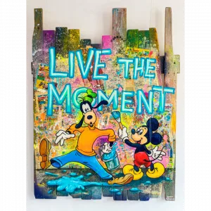 Artworks 37 LIVE THE MOMENT